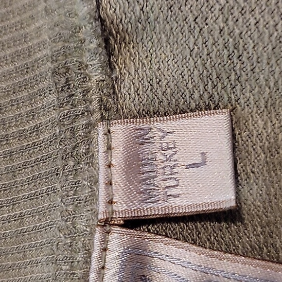 DANTELLE Large green camouflage long sleeve tee shirt. High front low back. - Picture 4 of 5